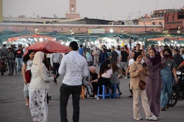 سلوك « نقاشات » بساحة جامع الفنا يضايق السياح