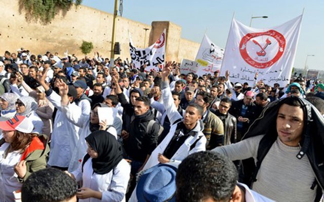 النقابة الوطنية للتعليم تهدد بتنظيم مسيرات احتجاجية أمام المديريات الاقليمية