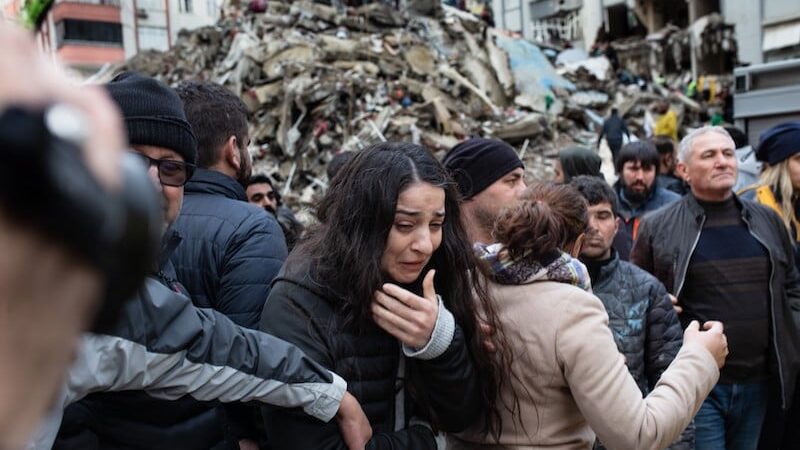 ارتفاع حصيلة الوفيات بزلزال تركيا لأزيد من 3 آلاف حالة وفاة