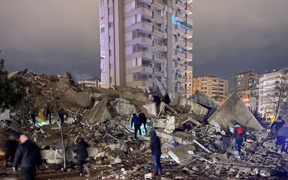زلزال تركيا.. عدد القتلى يقترب من عتبة 7000
