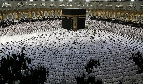 عدد المصلين والمعتمرين في المسجد الحرام يتجاوز 9 ملايين شخص في العشر الأوائل من رمضان