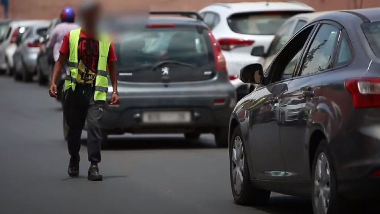 « الكارديانات » بساحة جامع الفنا يواصلون ممارساتهم الدنيئة