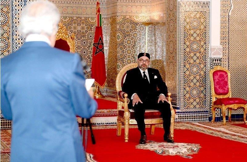 جلالة الملك يستقبل والي بنك المغرب