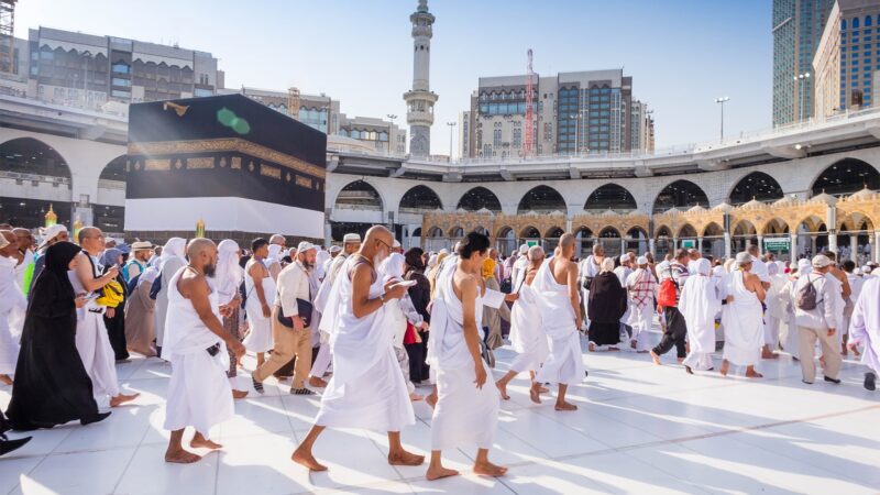 حجاج بيت الله الحرام ينهون مناسك الحج