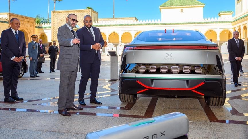 الملك محمد السادس يشيد بإنتاج أول سيارة مغربية محلية الصنع