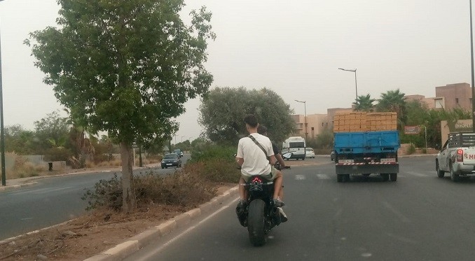 دراجات نارية من الحجم الكبير مجهولة تتجول بشوارع مراكش