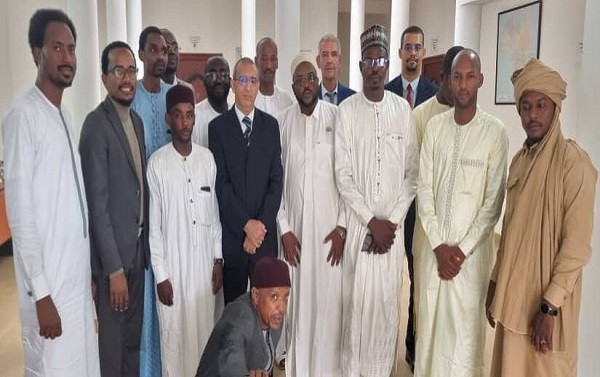سفير المغرب في تشاد يتلقى زيارة تضامنية من الطلبة التشاديين خريجي الجامعات المغربية
