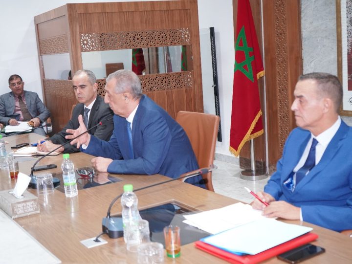 فريد شوراق يقود اجتماعاً استراتيجياً مع رؤساء المصالح اللاممركزة في مراكش آسفي لتعزيز التكامل في السياسات العمومية