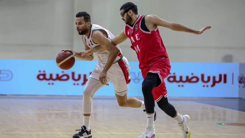 منتخب كرة السلة يتلقى هزيمتين أمام تونس والإمارات في أول مباراتين بالبطولة العربية