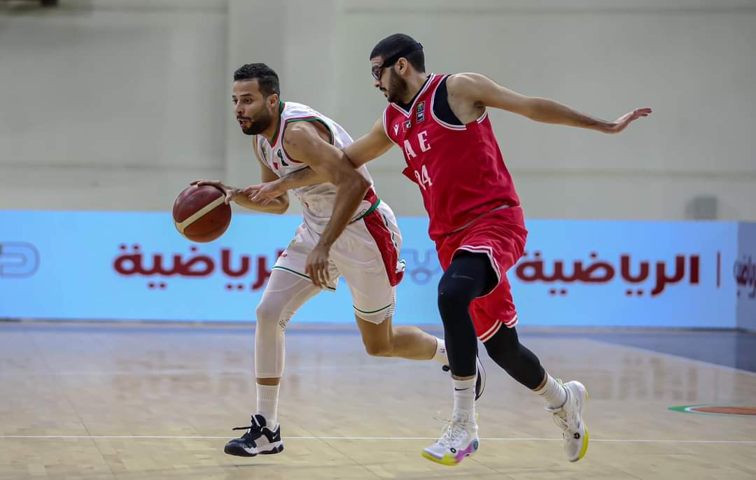 منتخب كرة السلة يتلقى هزيمتين أمام تونس والإمارات في أول مباراتين بالبطولة العربية