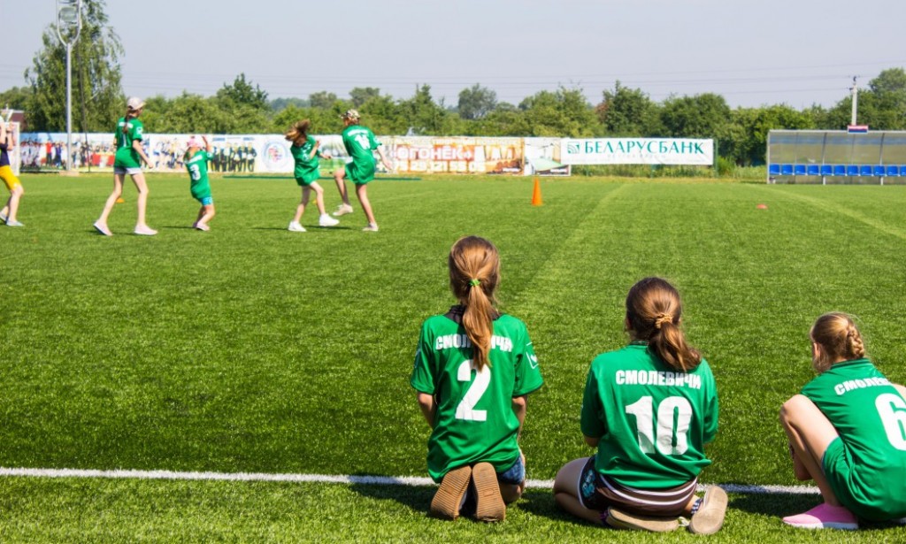 إيقاف مدرب فريق كرة القدم للفتيات بسبب اتهامات بالتحرش والابتزاز