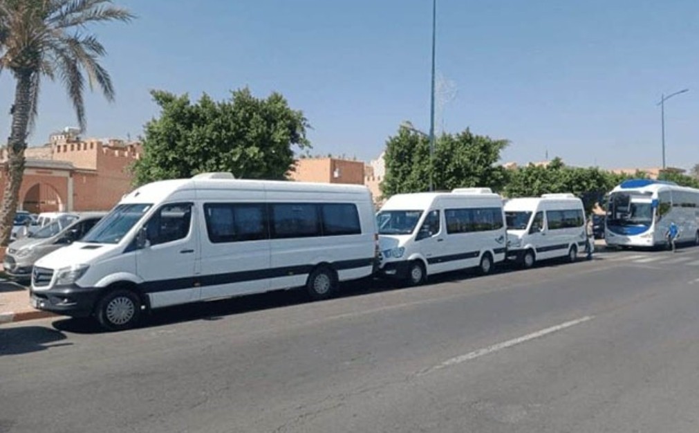 وزارة النقل تعقد اجتماعا للجنة القيادة مع مهنيي النقل السياحي