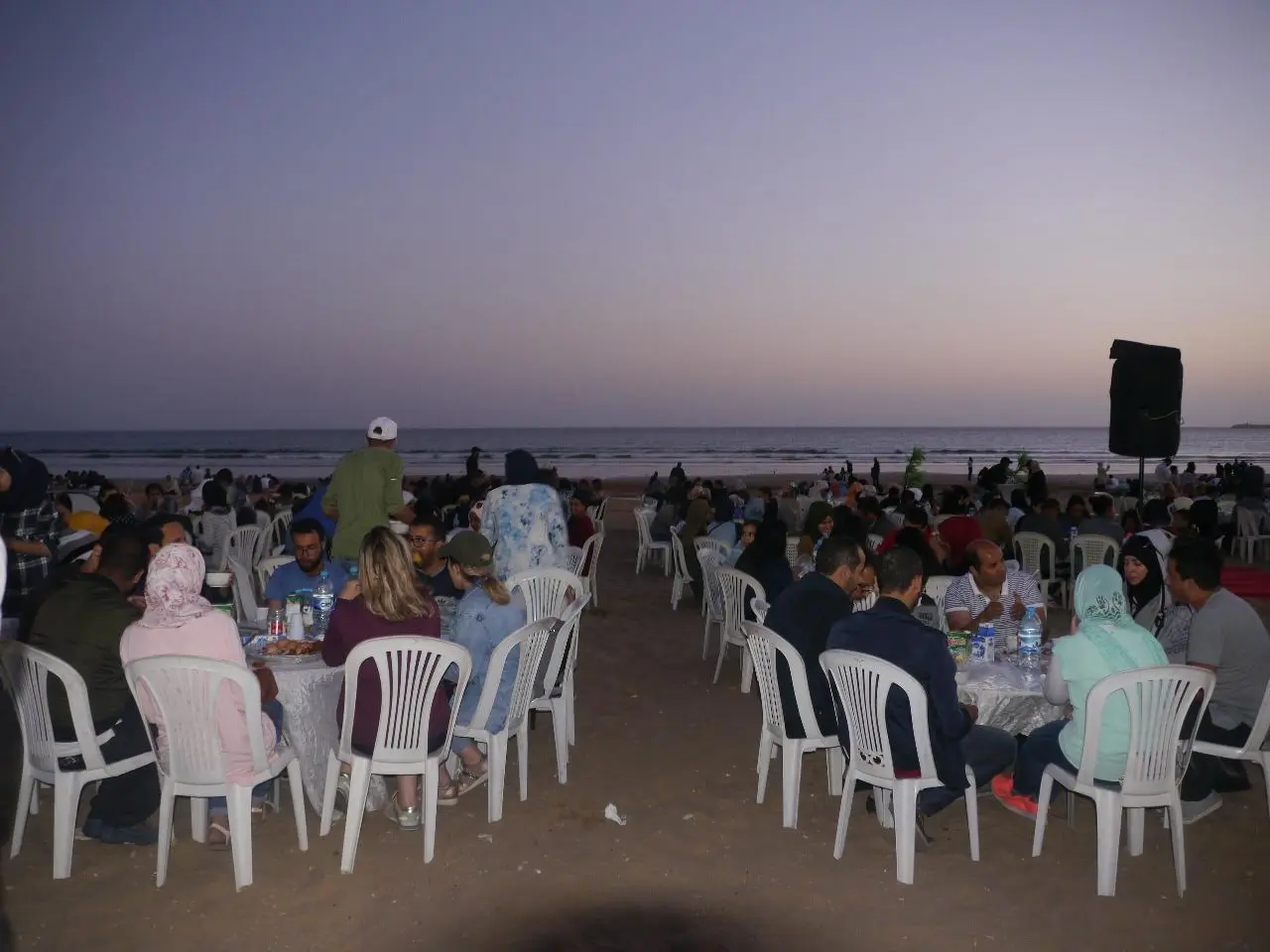 بعد أكادير… السلطات المغربية تدرس منع الإفطار في جميع شواطئ المملكة