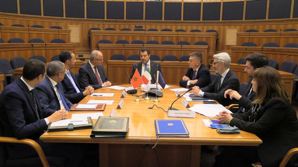 وزارة الشؤون الخارجية : الاعتراف المتبادل برخص السياقة بين المغرب وإيطاليا يزيل العقبات أمام مغاربة الخارج