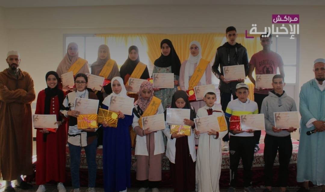تتويج الفائزين في مسابقة تجويد القرآن بثانوية الأطلس التْأهيلية إديوران بايمنتانوت 