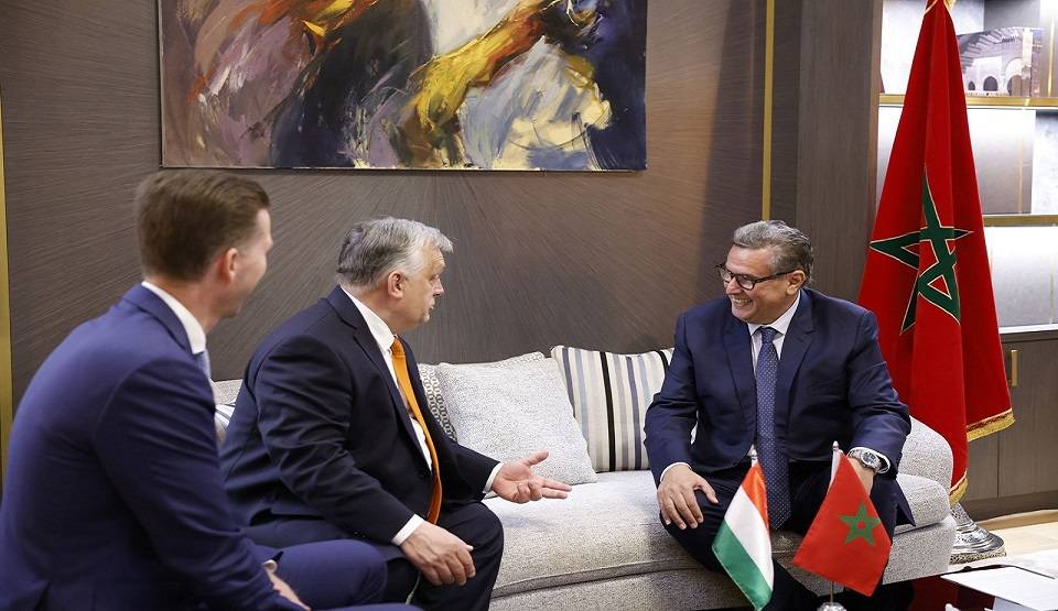 رئيس الحكومة يجري بمراكش مباحثات مع الوزير الأول الهنغاري