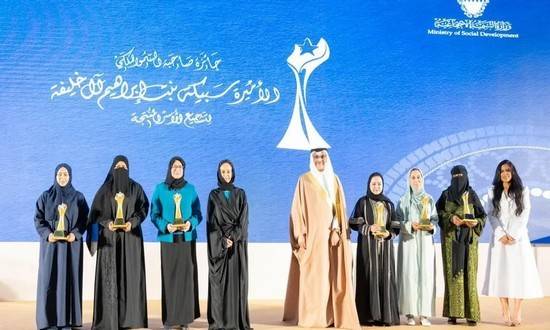 المهندسة المغربية سهاد أزنود تفوز بجائزة أفضل منتج على المستوى العربي بالبحرين