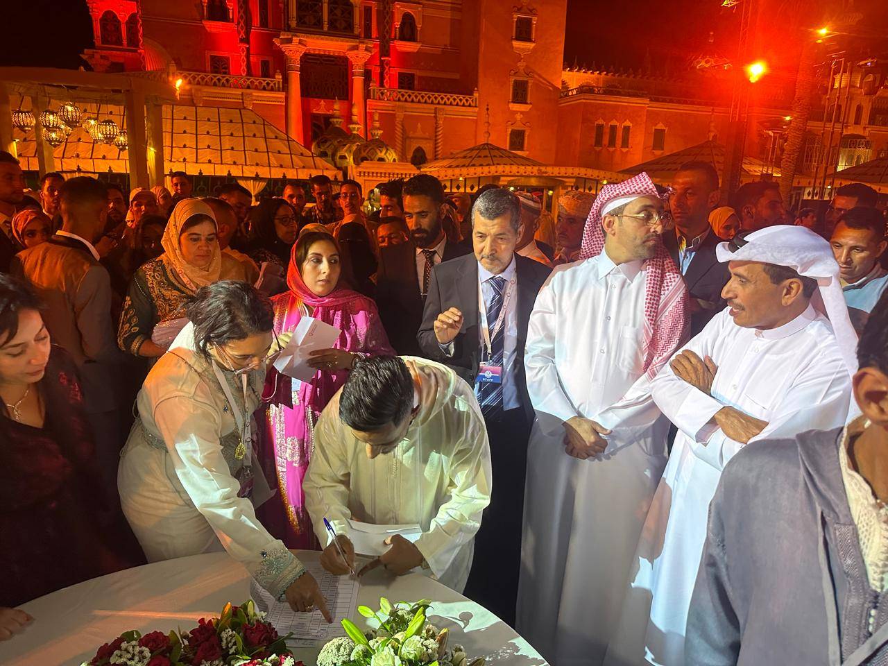 مؤسسة قطرية تقيم بمراكش حفل زفاف أسطوري لأزواج من ضحايا الزلزال وتوزع عليهم 100 مليون