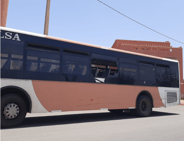 مختل عقليا يتسبب في تخريب حافلات « ألزا » نواحي مراكش