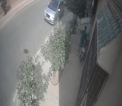شريط يوثق محاولة سرقة دراجة ويساعد الأمن على تعقب الجاني على ضحية سيدي عباد
