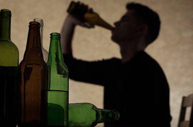 التفسير الطبي لفاجعة « الكحول الفاسدة « 