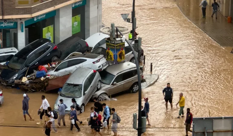 الحكومة الاسبانية تستعد لإعلان المناطق المتضررة بشدة من الفيضانات « مناطق منكوبة »