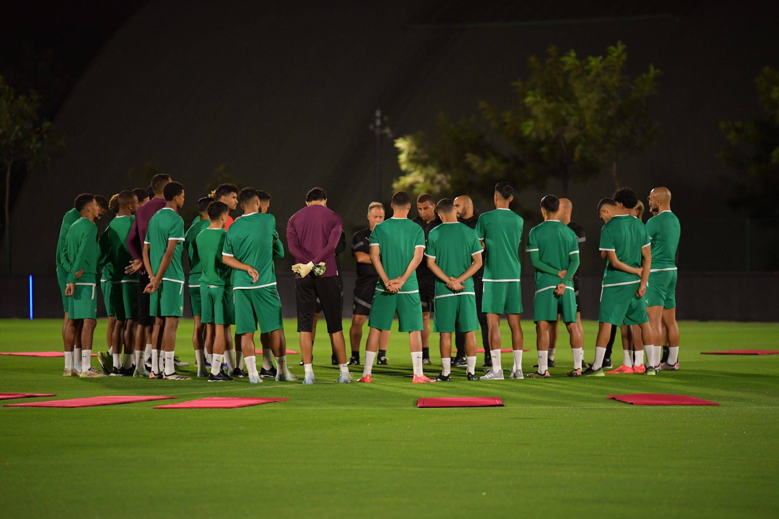 عناصر المنتخب الوطني تجري الحصة الأولى بحضور ابن مراكش أيت بودلال