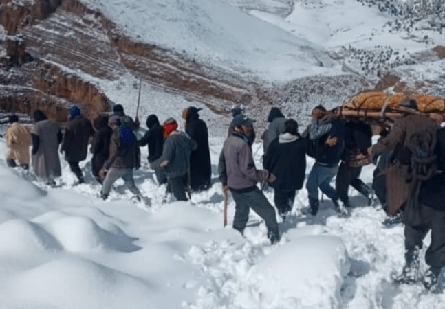 وفاة راعي غنم بين الثلوج في بني ملال كان يبحث عن قطيعه الضائع