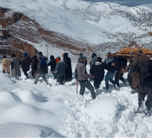 وفاة راعي غنم بين الثلوج في بني ملال كان يبحث عن قطيعه الضائع