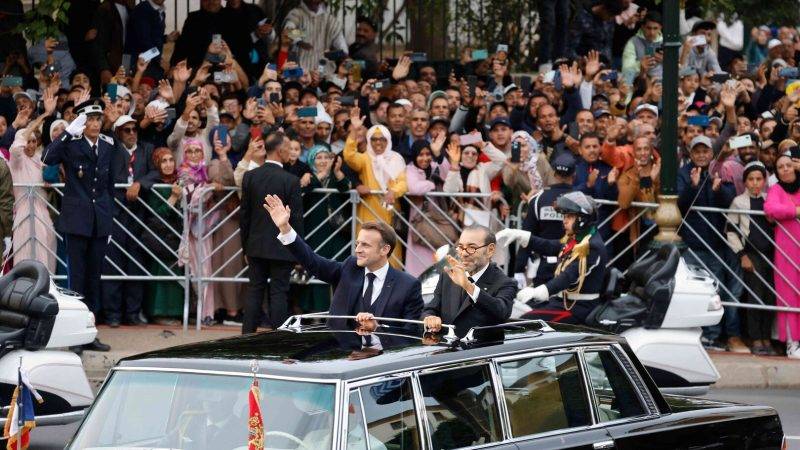 الصحافة الدولية تنبهر بالاستقبال الشعبي الكبير للرئيس ماكرون في المغرب