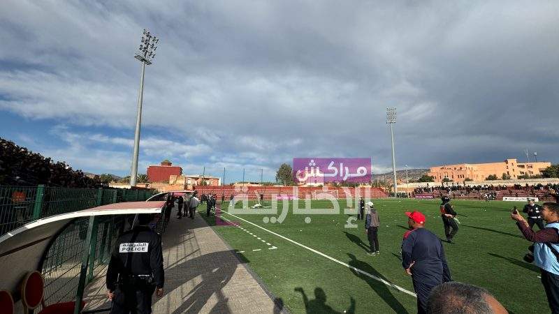 عاجل : احداث شغب تتسبب في توقيف مباراة خنيفرة والكوكب 