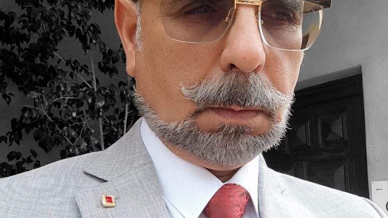 القيادة والعطلة: فنّ الاستراحة مع مواصلة الحضور