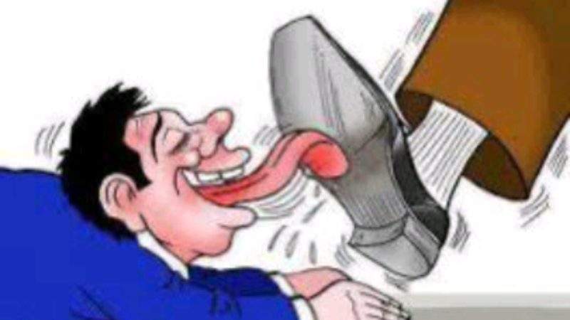 مناظرة المجتمع المدني بمراكش .. حين يتحول صحفي مزور إلى « نگافة »