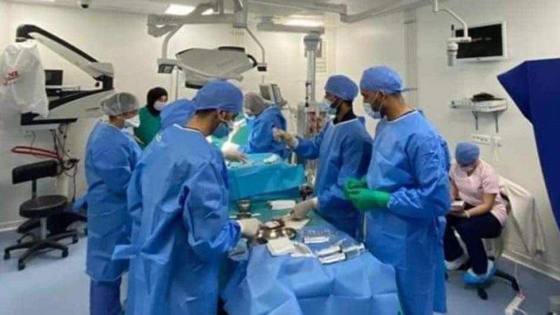 فرق طبية مغربية تجري عمليات زراعية لأول مرة في إفريقيا